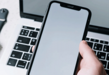 ‘Pushers’ seal deals via messaging apps