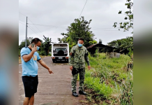 Policemen investigate this area where a woman and two others persons was shot in Barangay Pandan, Pontevedra, Negros Occidental on Jan. 21. RMN BACOLOD