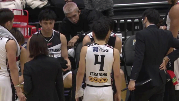 Ilonggo Ferdinand "Thirdy" Ravena III of San-En NeoPhoenix sits on the back of the bench. SCREENGRAB Ilonggo Ferdinand "Thirdy" Ravena III of San-En NeoPhoenix sits on the back of the bench. SCREENGRAB