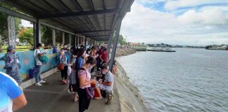 These Guimaras-bound people want to cross the Iloilo Strait but there are no motorboats to transport them at the Iloilo Ferry Terminal-Parola in Iloilo City. Wooden-hulled boats have been grounded by the Maritime Industry Authority. IAN PAUL CORDERO/PN