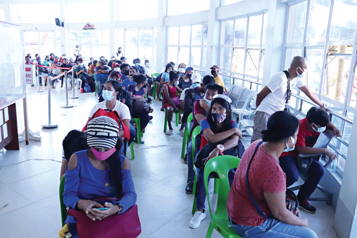 The stoppage of operation of wooden motorboats serving the Iloilo City – Guimaras route has caused long queues of passengers at the wharves in both the island province and Iloilo City. Some 400 boatmen also lost their daily source of income. The stoppage of operation of wooden motorboats serving the Iloilo City – Guimaras route has caused long queues of passengers at the wharves in both the island province and Iloilo City. Some 400 boatmen also lost their daily source of income.