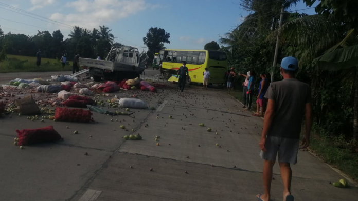 Accident for web A village councilor died in an accident between an elf truck and a Ceres bus in Barangay Cabilauan, Barotac, Iloilo on Thursday./JOSEPH HERVO