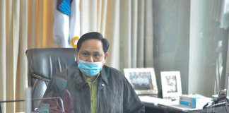 “Waay sang pilitay sa bakuna,” says Iloilo’s Gov. Arthur Defensor Jr. He is against enforcing a “no vaccination, no work” policy in the province. IAN PAUL CORDERO/PN