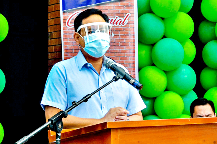 “We will implement containment measures and go back to the basics sa pag-implement sang guidelines sang National Task Force on zoning and containment strategies,” says Gov. Arthur Defensor Jr. of Iloilo province. IAN PAUL CORDERO/PN “We will implement containment measures and go back to the basics sa pag-implement sang guidelines sang National Task Force on zoning and containment strategies,” says Gov. Arthur Defensor Jr. of Iloilo province. IAN PAUL CORDERO/PN
