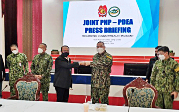 NBI-sole-investigator Philippine National Police chief Gen. Debold Sinas (2nd from right) and Philippine Drug Enforcement Agency director general Wilkins Villanueva (3rd from left) do a fist bump during a joint press briefing in Camp Crame, Quezon City on Thursday. PNA PHOTO BY LLOYD CALIWAN