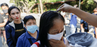 NO TOUCH. A priest sprinkles blessed ash on the heads of the faithful during Ash Wednesday rites. Ash Wednesday comes from the ancient Jewish tradition of penance and fasting. The practice includes the wearing of ashes on the head. The ashes symbolize the dust from which God made man. ELOISA LOPEZ/REUTERS
