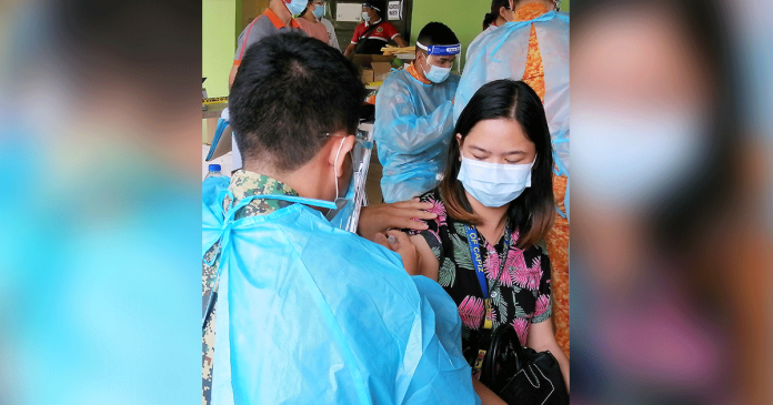 capiz-simex A woman participates in a simulation of coronavirus disease 2019 vaccination in Capiz organized by the provincial government at the Villareal Stadium in Roxas City. This is in preparation for the actual inoculation when vaccines for the viral disease arrive sometime this year.