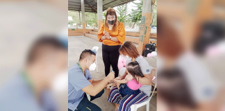 NO PAIN, NO GAIN. A girl gets a shot of the measles vaccine during the first day of the Department of Health’s Measles-Rubella and oral polio mass immunization at a covered gym in La Castella in Negros Occidental. ARANKA LA CASTELLANA