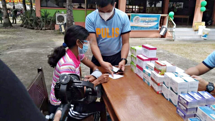 pic-news-ruby This former rebel avails herself of medicines during the “Akap Kapatid” program in Oton, Iloilo on Feb. 20. PIA-6 PHOTO