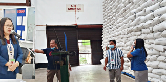 “Bastante ang palay at rice stocks sa ating warehouses. Patuloy din ang milling of palay,” says acting manager Glenda Gonzales Paz (left) of the National Food Authority’s Capiz branch.
