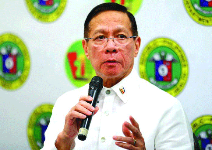 Francisco-Duque-III Health secretary Francisco Duque III asserts that the second doses of AstraZeneca’s coronavirus disease 2019 vaccine should be used as first jabs to medical frontliners before it expires. Duque says the vaccine has “short-shelf life.” PN FILE PHOTO