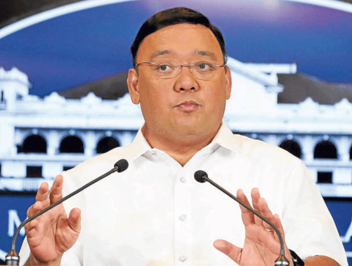Roque “Dating piskal din ang Presidente at siya ay nababahala sa mga kapwa niya abogado na inaatake. Syempre kapag inatake mo ang mga abogado ay pag-atake na din iyon sa rule of law,” says Presidential spokesperson Harry Roque. PN FILE PHOTO
