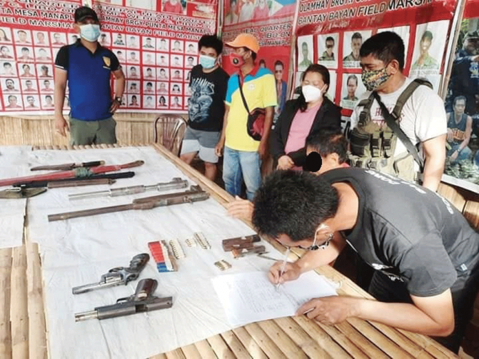 bac-pic Police seized these weapons from 77-year-old Weddy Causing in Barangay Punta Mesa, Manapla, Negros Occidental on March 24. MANAPLA PNP