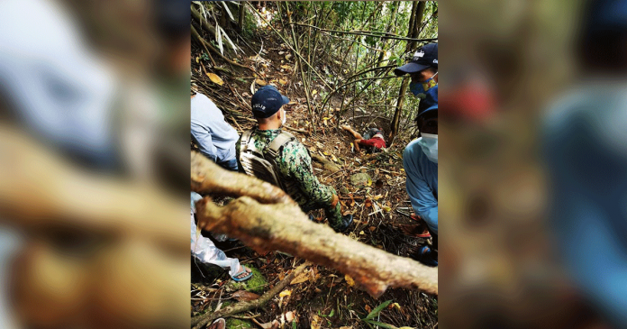 dead-off-cliff Residents discover a cadaver at the foot of a cliff in Barangay Bunga, Don Salvador Benedicto, Negros Occidental on March 22. DON SALVADOR BENEDICTO PNP