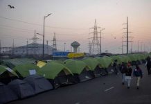 Indian farmers plan major road blockade outside Delhi