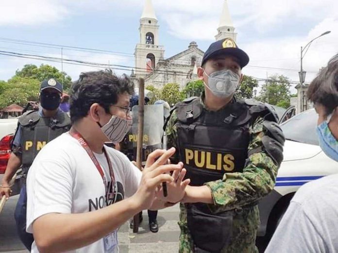 On Labor Day last year, Atty. Angelo Karlo Guillen (left) was arrested after responding to the illegal arrest of 42 activists who were protesting the extrajudicial killing of Bayan Muna Iloilo coordinator Jory Porquia. The Ilonggo lawyer was attacked by unidentified men on General Luna Street on Wednesday night. CONTRIBUTED PHOTO