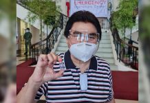 ‘Sinovac vaccine not for city execs’ Mayor Evelio Leonardia holds a vial of Sinovac coronavirus vaccine during the ceremonial vaccination at the Bacolod City Government Center on March 5. PHOTO BY EM ANG