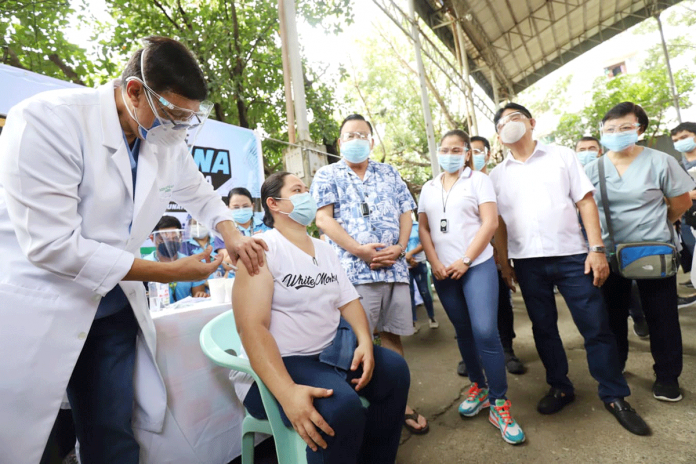 page2-photo Iloilo City started inoculating its frontline health workers. Some 610 doses of CoronaVac vaccines were given to city medical frontliners and the Quarantine Facility Management team. ARNOLD ALMACEN/CMO
