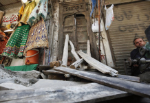 Attackers ‘damage’ Hindu temple in Pakistan A street vendor waits for customers next to a damaged main door of a Hindu temple that was vandalized by a group of assailants in Rawalpindi, Pakistan on Monday. ANUM NAVEED/AP