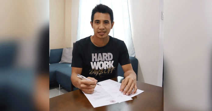 pasinabo Negrense midfielder Arnie Pasinabo renews his contract with the United City Football Club. The 35-year-old booter was among the returning players unveiled by the team on Monday. UNITED CITY FOOTBALL CLUB PAGE