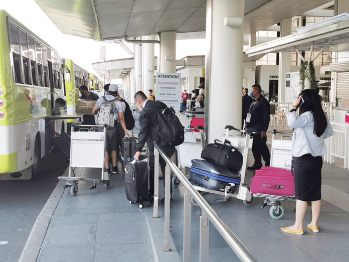 pic1-owwa6 Repatriated overseas Filipino workers arrive at the Iloilo International Airport in Cabatuan town. All travelers bound for Western Visayas are required to submit negative results of their swab tests 72 hours prior to travel. OWWA REGIION 6