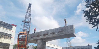 TEMPORARY INCONVENIENCE. A girder is being installed on the Ungka flyover. This necessitates the temporary closure of the highway from the U-turn slot near the exit of Christ the King Memorial Park in Barangay Ungka, Jaro, Iloilo City up to the Circumferential Road. IME SORNITO/PN