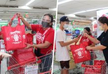 GT Foundation completes 2021 bags of blessing: 18k families reached GT Foundation, Inc. and Metrobank Foundation, Inc. kept the tradition of gift-giving alive with Bags of Blessing even amid the pandemic. In the photos are beneficiaries receiving their food packages at supermarket in the City of Manila which served as one of the distribution sites in NCR.