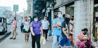 Wearing facemasks, residents stroll in the downtown of Iloilo City. While the NCR Plus will shift to modified enhance community quarantine, Western Visayas will remain under modified general community quarantine for the month of April.PN FILE PHOTO