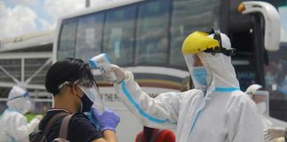 A passenger undergoes a temperature check upon arrival at Iloilo International Airport in Cabatuan, Iloilo. Due to the surge of coronavirus disease 2019 cases in India, travelers or those with a travel history from the said country within the last 14 days will be denied entry in the Philippines starting today until May 14. PN FILE PHOTO