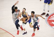 Golden State bows down to Washington Washington Wizards’ Daniel Gafford (left) and Ish Smith (right) tries to seize the ball against Golden State Warriors’ Stephen Curry (center). NICK WASS/AP