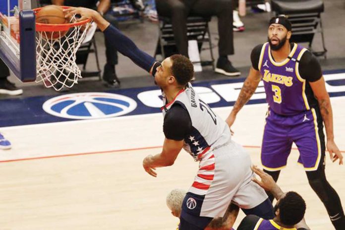 Washington Wizards center Daniel Gafford (21) dunks the ball against Los Angeles Lakers during the first quarter of their NBA basketball game on Wednesday at Capital One Arena in Washington. GEOFF BURKE/USA TODAY SPORTS