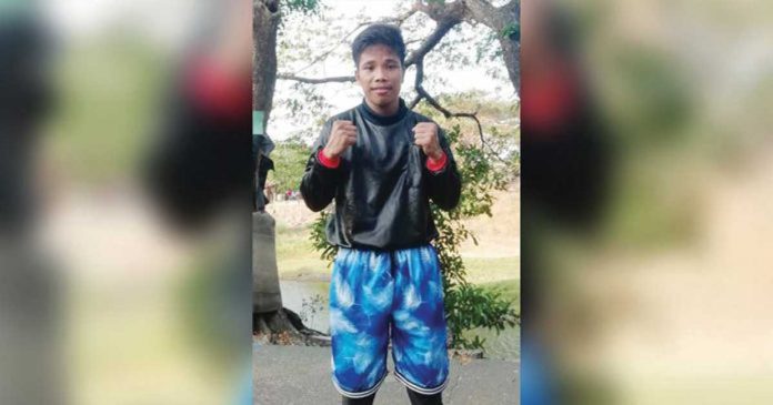 Sports-2 Robert Landero fails to catch the WBC International light flyweight belt on Wednesday after suffering a defeat via unanimous decision to Tibo Monabesa of Indonesia, 115-113, 117-111, 116-112. PN FILE PHOTO