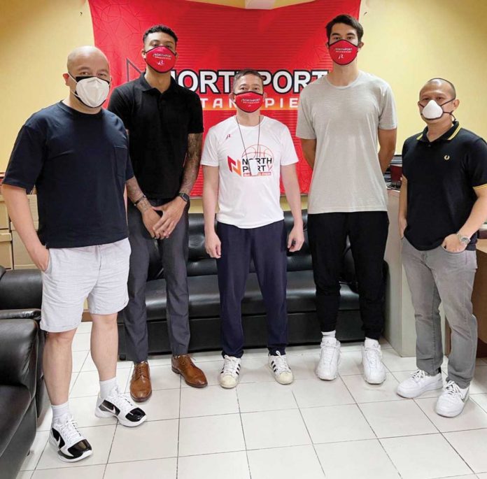 Sports-2 Jamie Malonzo (second from left) and Troy Rike (second from right) are now part of the NorthPort Batang Pier after they have signed their rookie deals on Monday. BONNIE TAN/NORTHPORT BATANG PIER