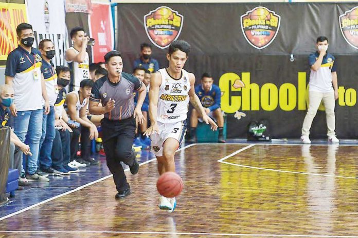 Sports-2 Mandaue’s Steve Castro dribbles the ball during their basketball game versus Tabogon on Wednesday, April 28, in Cebu. PILIPINAS VISMIN SUPER CUP