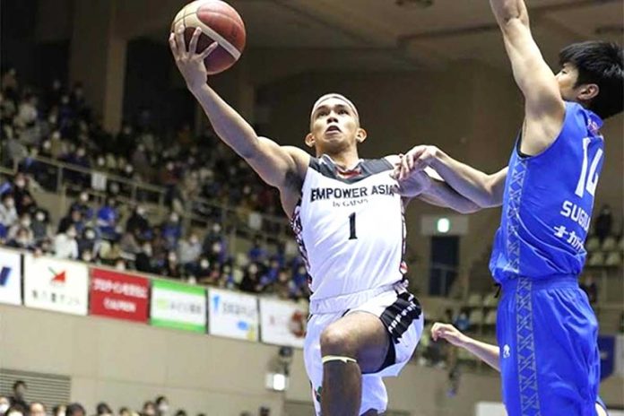 Thirdy Ravena of San-En NeoPhoenix goes for a layup against Ryukyu Golden Kings during their game in the Japan B. League, Wednesday. Golden Kings took home the victory against NeoPhoenix, 85-80. SAN-EN NEOPHOENIX Thirdy Ravena of San-En NeoPhoenix goes for a layup against Ryukyu Golden Kings during their game in the Japan B. League, Wednesday. Golden Kings took home the victory against NeoPhoenix, 85-80. SAN-EN NEOPHOENIX
