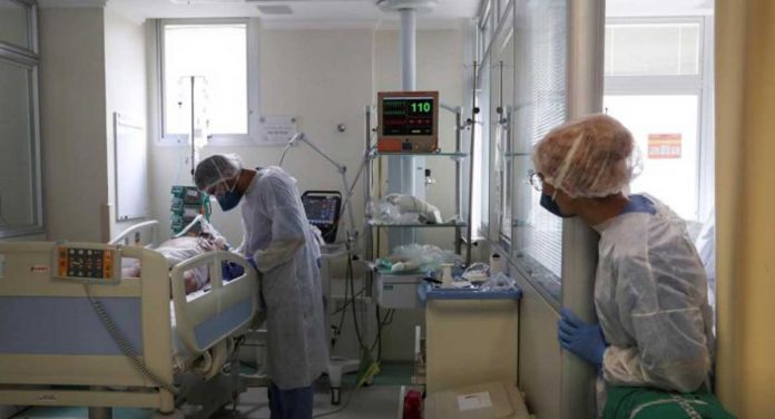 World-1 A health worker treats a coronavirus disease 2019 positive patient at a hospital in Sao Paulo, Brazil. For the first time, the country logged more than 4,000 deaths caused by the virus in just 24 hours. REUTERS/AMANDA PEROBELLI