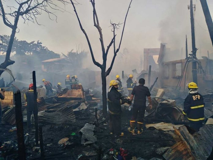 fire-pic Firemen inspect the gutted homes in Purok Neptune, Barangay Singcang-Airport, Bacolod City after a fire broke out yesterday, April 26. DOMINIQUE GABRIEL BAÑAGA/PN