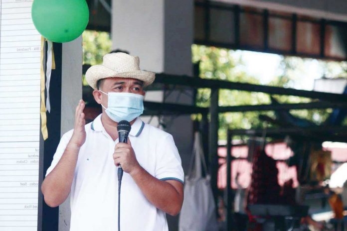 sanchez Those experiencing symptoms similar to coronavirus disease’s should immediately isolate themselves and contact the Municipal Health Office, says Mayor Plaridel Sanchez VI of Pandan, Antique.