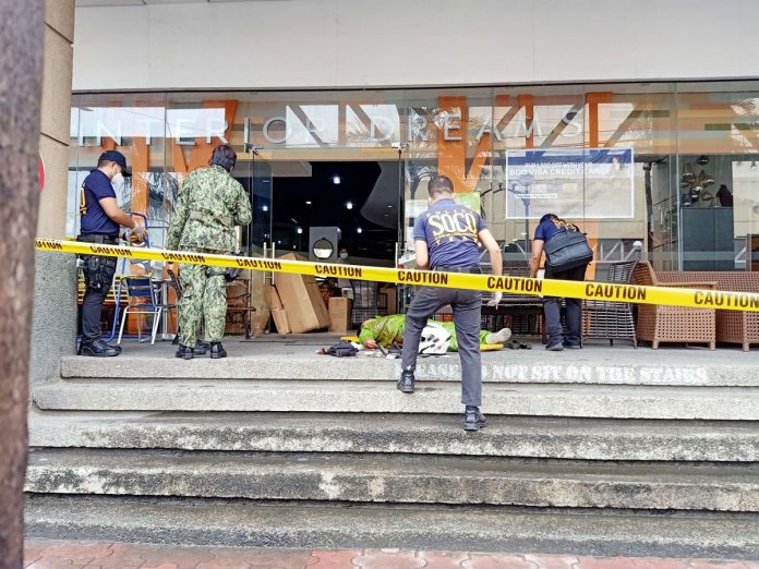 security-risk Scene of the Crime Operatives secure the body of a food delivery man who was shot to death by a bank security guard in Barangay Osmeña, Iloilo City.