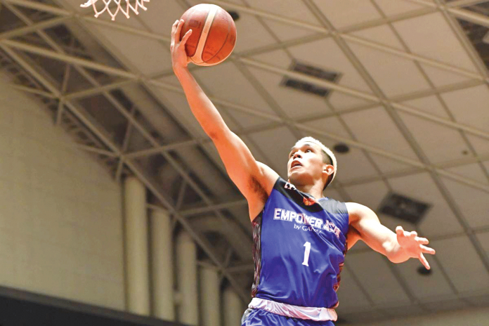 San-En’s Thirdy Ravena puts up a lay-up against Kawasaki Brave Thunders during the 2020-21 Japan B. League at Toyohashi City Gymnasium in Japan. JAPAN B.LEAGUE