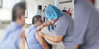 Guimaras’ Gov. Samuel Gumarin (left) gets vaccinated against coronavirus. He hopes that through his example, Guimarasnons would be encouraged to also have themselves vaccinated. PHOTO FROM PROVINCIAL GOV’T OF GUIMARAS