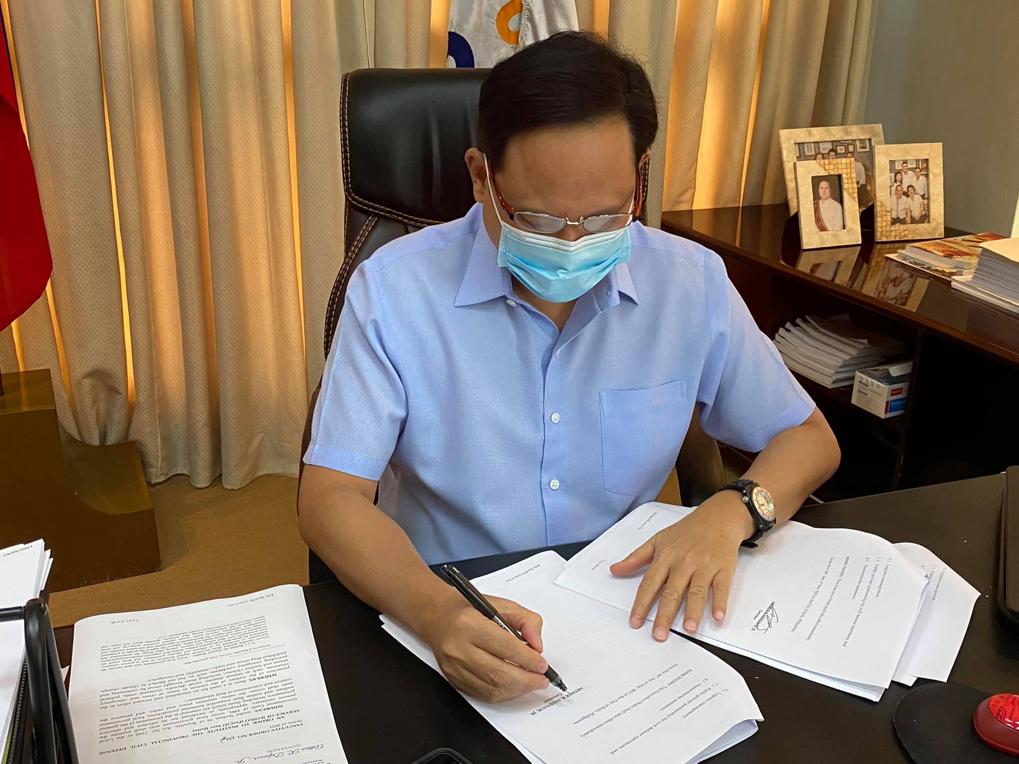 Defensor strengthens Iloilo’s civil defense program as Covid-19 surges