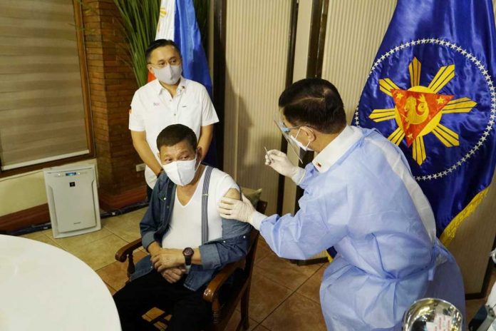 Health Secretary Francisco Duque III is ready to administer Sinopharm’s coronavirus disease 2019 vaccine to President Rodrigo Duterte on Monday at the Malacañang. On Tuesday, the Palace announced that Duterte’s vaccination is legal since the FDA granted a compassionate use permit on the vaccine. BONG GO Health Secretary Francisco Duque III is ready to administer Sinopharm’s coronavirus disease 2019 vaccine to President Rodrigo Duterte on Monday at the Malacañang. On Tuesday, the Palace announced that Duterte’s vaccination is legal since the FDA granted a compassionate use permit on the vaccine. BONG GO