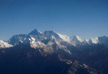 US, HK climbers set new records on Mount Everest Mount Everest, the world highest peak, and other peaks of the Himalayan range are seen through an aircraft window during a mountain flight from Kathmandu, Nepal. REUTERS/MONIKA DEUPALA