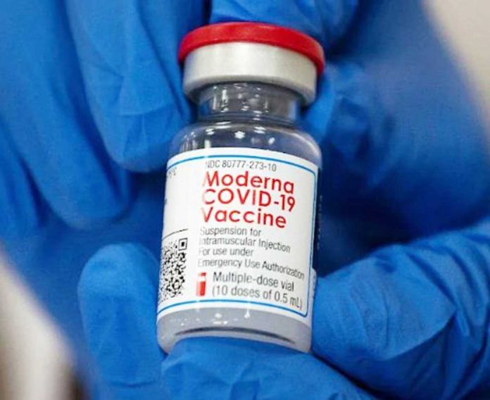 moderna-vax Two doses of this coronavirus disease 2019 vaccine manufactured by Moderna will be bought for P3,500 at the Philippine Red Cross next month. Eduardo Munoz/Pool/Getty Images
