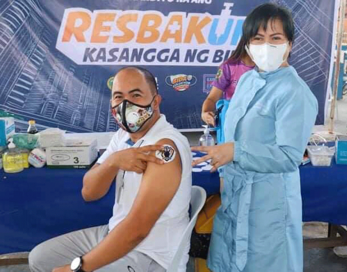 region-caluya-vax Mayor Rigil Kent Lim of Caluya, Antique received his first dose of the vaccine against coronavirus disease on April 29 at the Caluya Gymnasium. PHOTO BY THE CALUYA LGU FACEBOOK