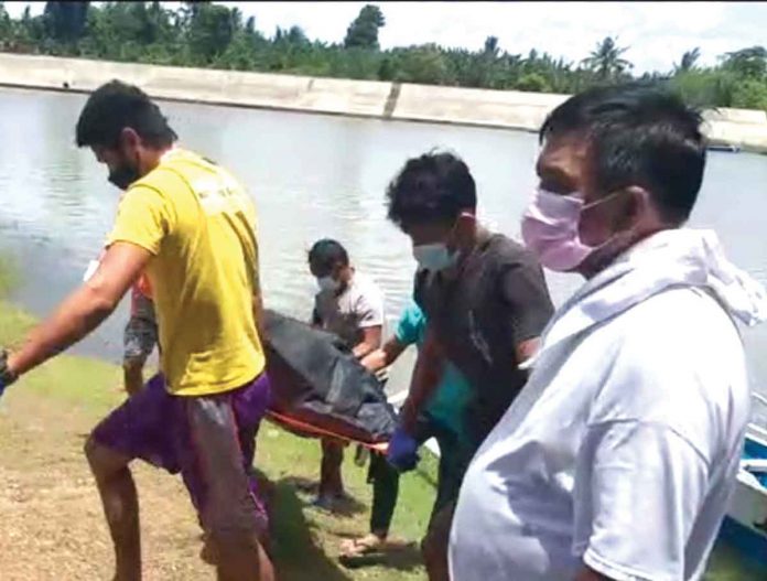 region-coastguard-edit Rescuers retrieve the body of a fisherman who went missing after a large vessel hit the small fishing boat he was in with two other fishermen-friends.