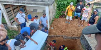 Slain couple Jornas and Lucila Cabautan shared a burial plot at the Alaminos public cemetery in Madalag, Aklan on May 5. They were found dead in their house in Malinao, Aklan on May 4 and already in a state of decomposition. PHOTO BY CHE AROCHA