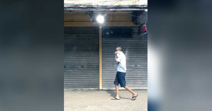 violators An elderly walks outdoors without his facemask on. President Rodrigo Duterte ordered the Philippine National Police to detain violators of the facemask protocol. While local officials agree on this, they said there must be legal basis first before enforcing such. JAPHET FAJARDO/PN