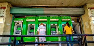 People transact at a bank’s automated teller machine terminal on Solis Street, Iloilo City. A panel of House lawmakers have approved House Bill 7619 or the “Bank Account Portability for Workers Act,” which allows private sector employees to choose the bank account where their wages may be deposited. PN FILE PHOTO